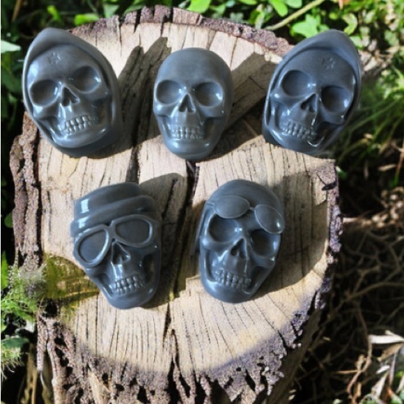 NOT 1 but 3 Bars of Hand Crafted Halloween Skulls Charcoal Soap - Picture 3 of 6